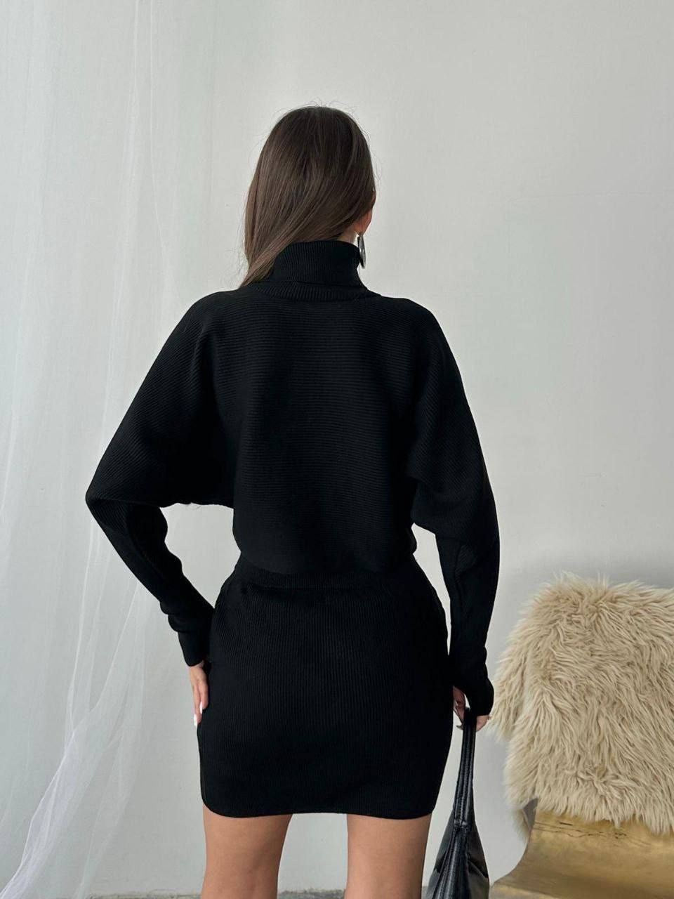 طقم بلوزة قبة مع تنورة اسود - KP1115