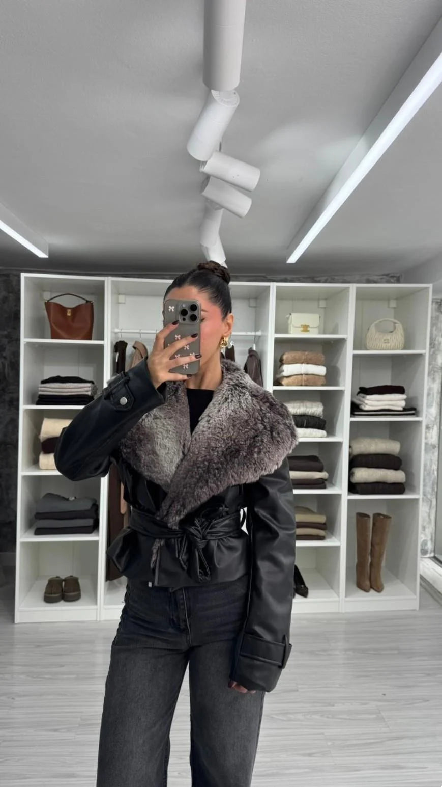 جكيت جلد اسود فرو - KP7097