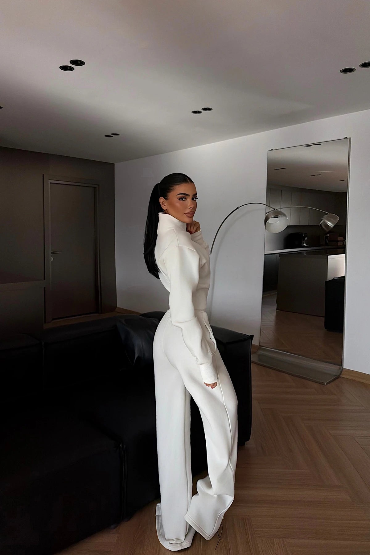 طقم بلوزة بسحاب مع بنطلون ابيض - KP1497