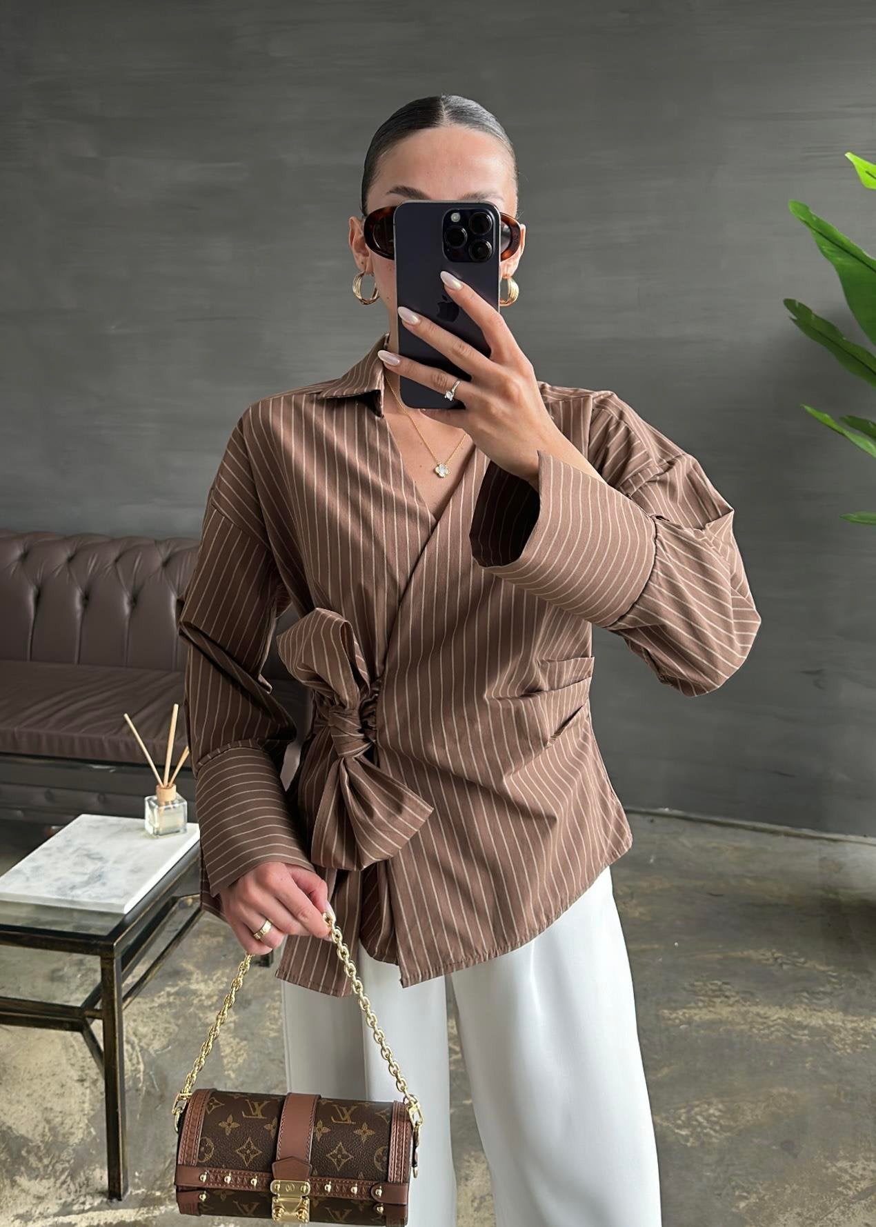 قميص بني مخطط - KP4184