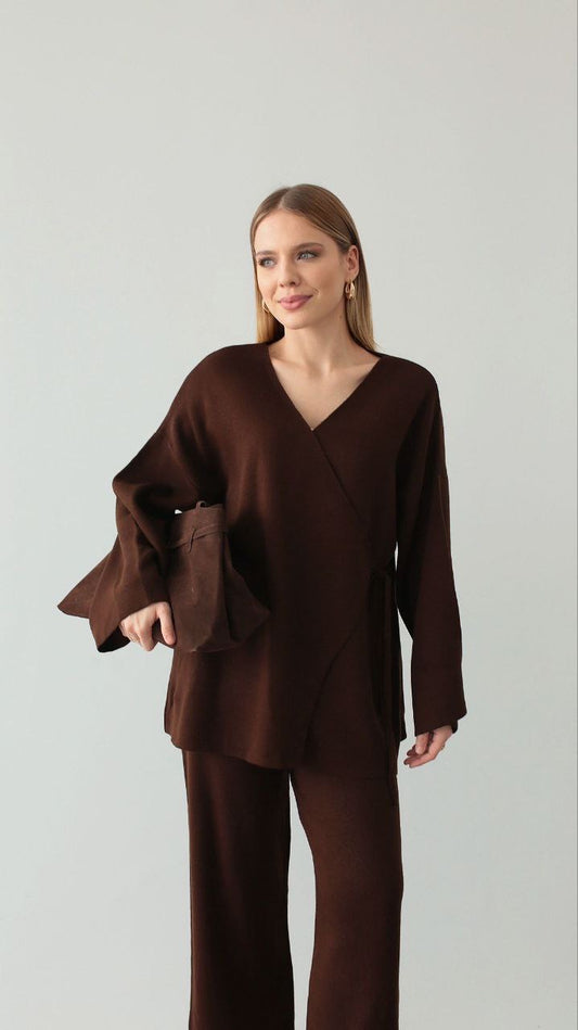 طقم بلوزة ربط مع بنطلون بني - KP1443