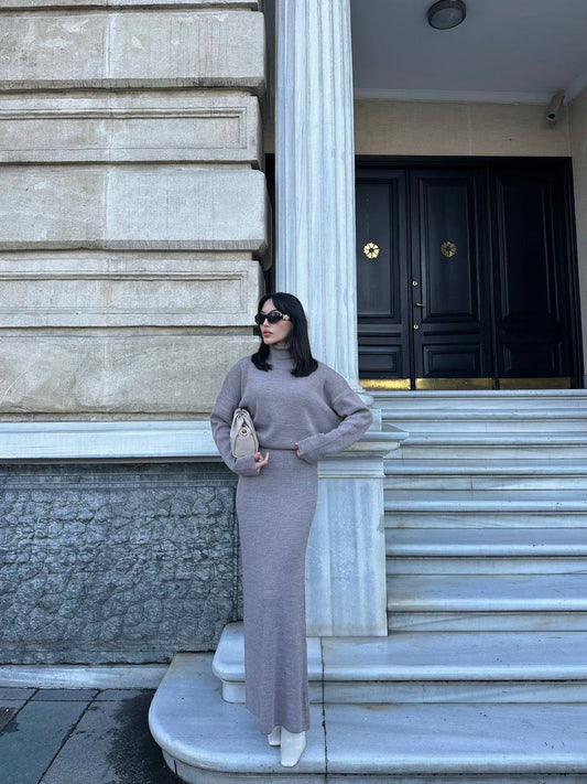 طقم بلوزة مع تنورة بيج غامق - KP1154