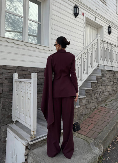 طقم بليزر مع لفحة وبنطلون عنابي - KP1463