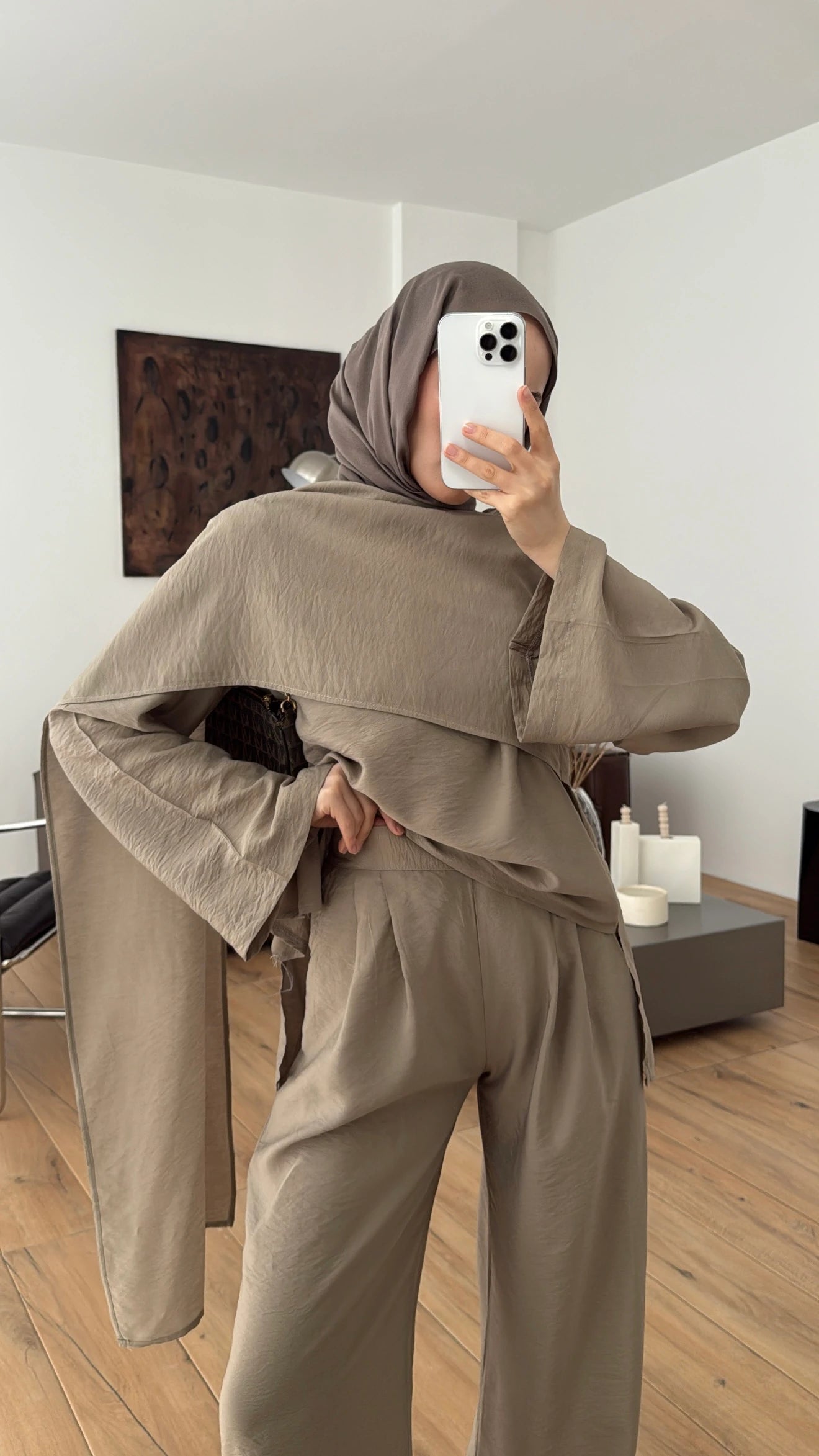 طقم بلوزة بشال مع بنطلون بيج غامق - KP1551