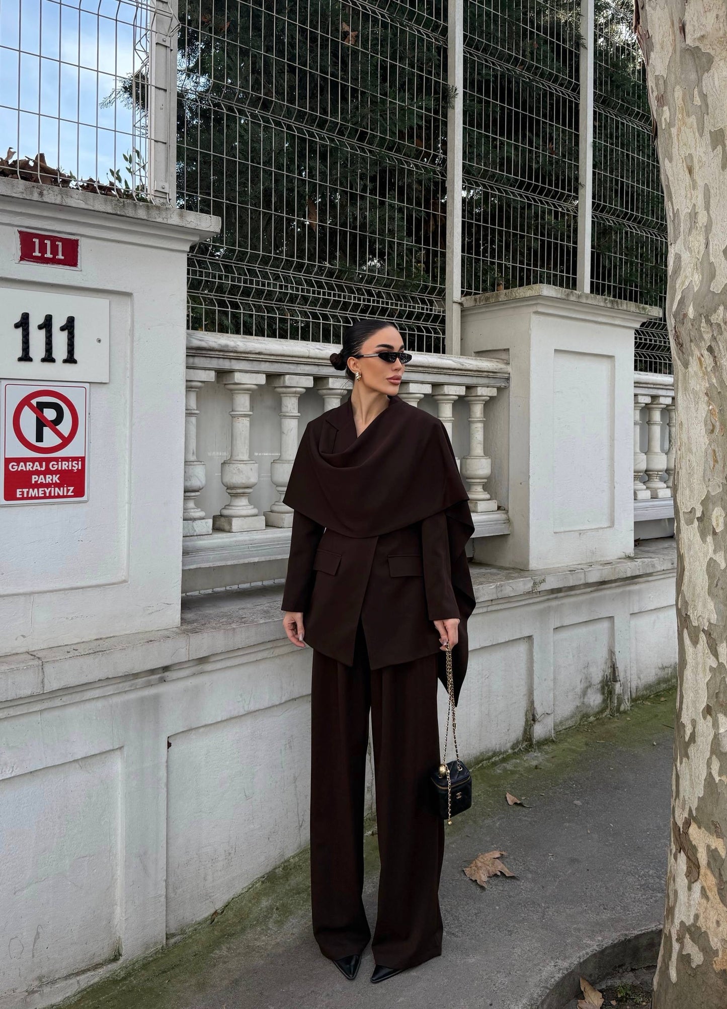 طقم بليزر مع لفحة وبنطلون بني - KP1463