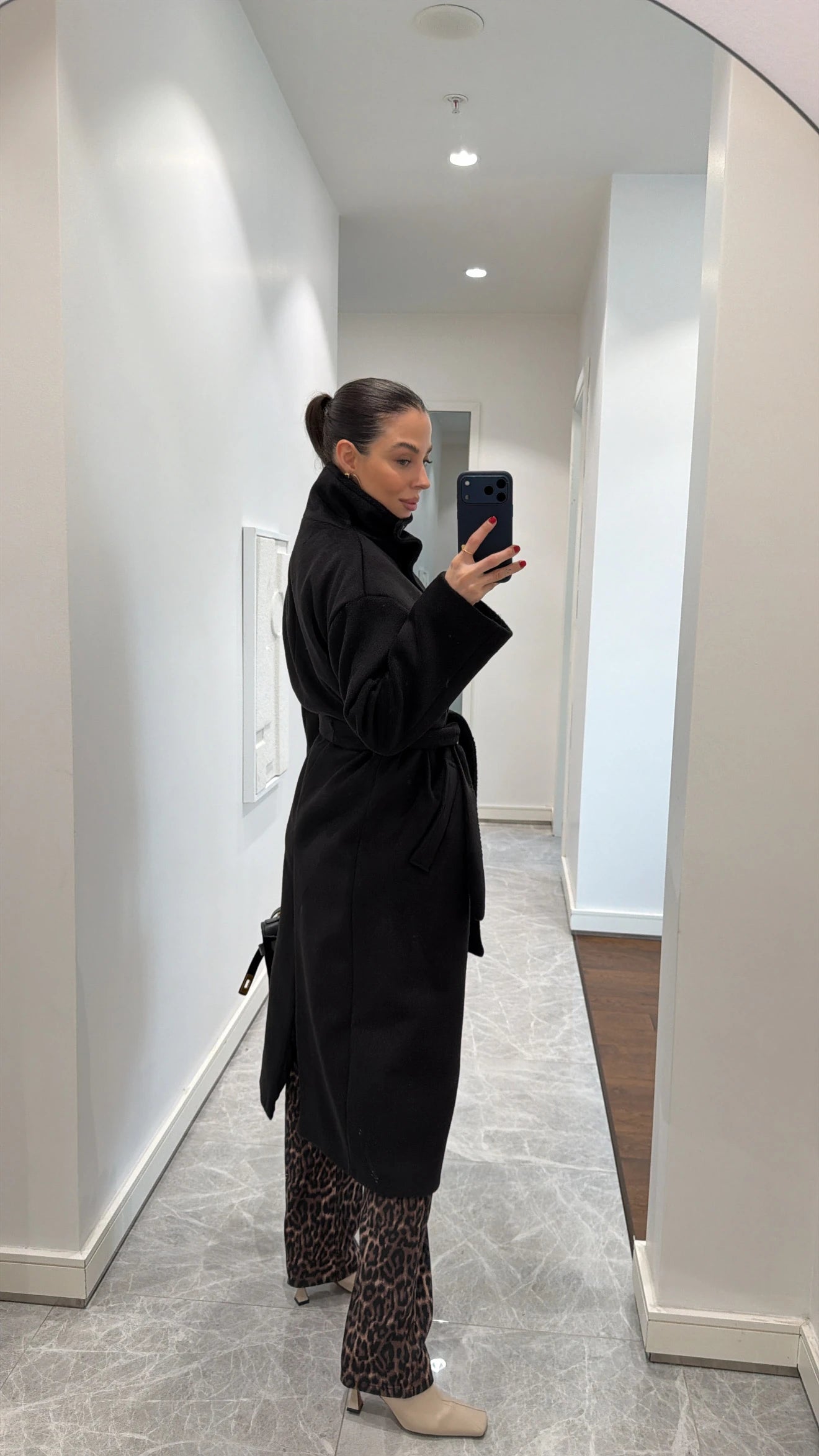 جكيت اسود بحزام - KP7175