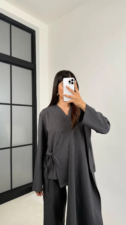 طقم رمادي بلوزة بلفحة مع بنطلون - KP1388