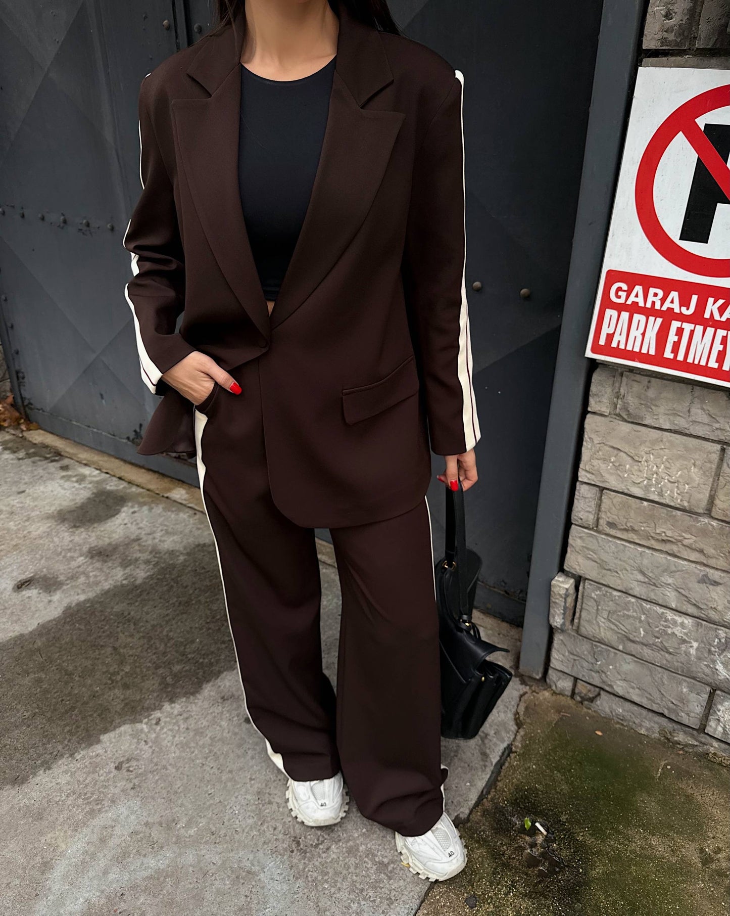 طقم بني بليزر مخطط مع بنطلون - KP1464