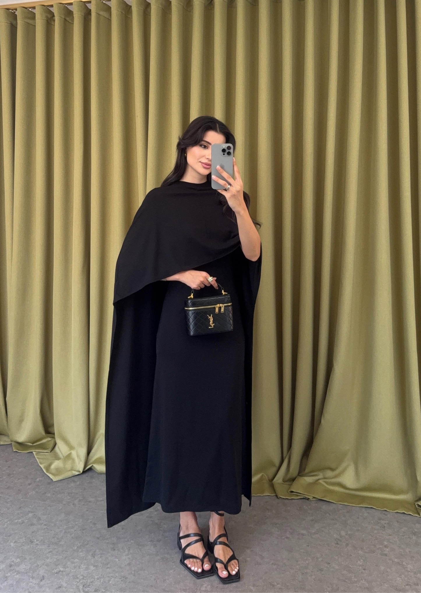 طقم فستان مع بانشو اسود - KP2193