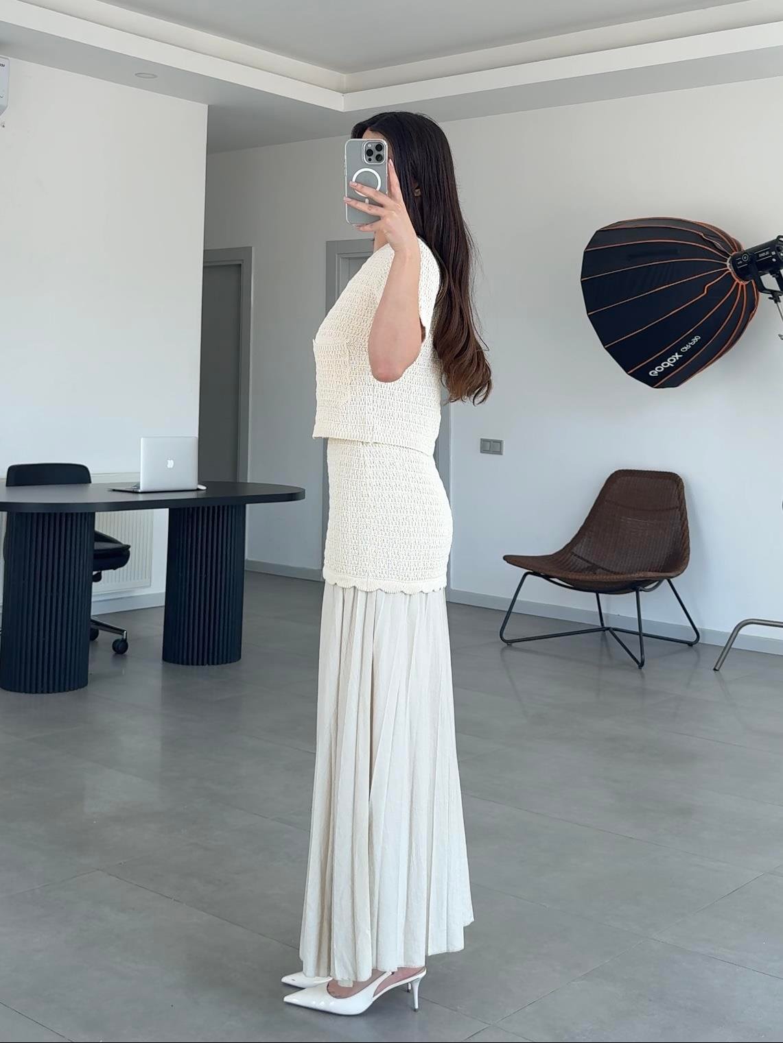 طقم بلوزة مع تنورة بيج - KP1363