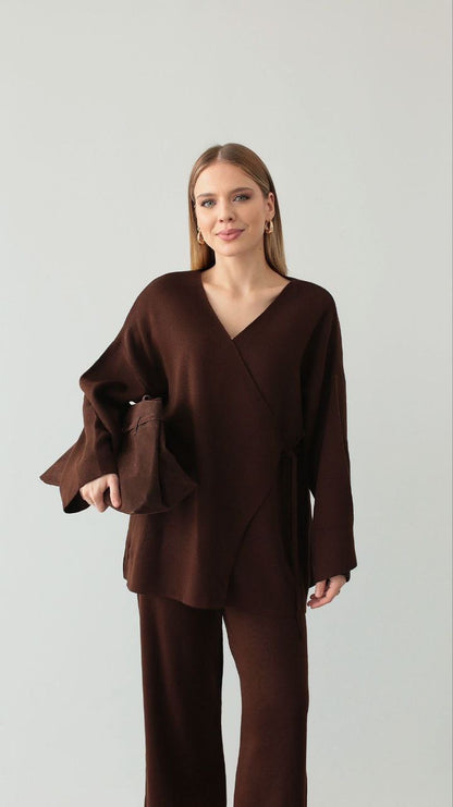 طقم بلوزة ربط مع بنطلون بني - KP1443