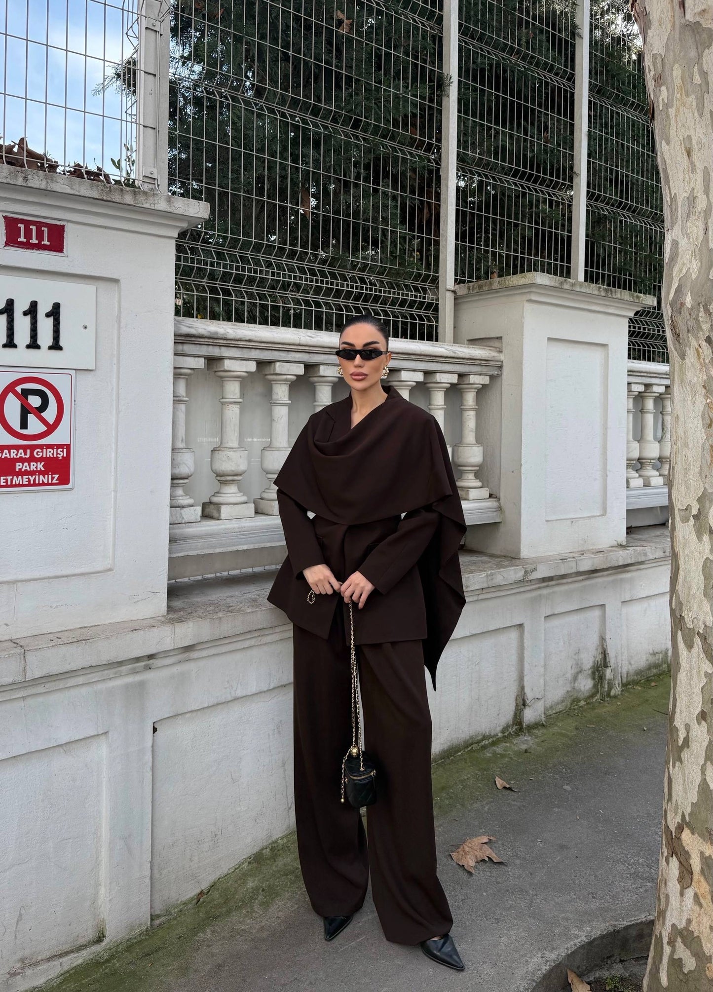 طقم بليزر مع لفحة وبنطلون بني - KP1463