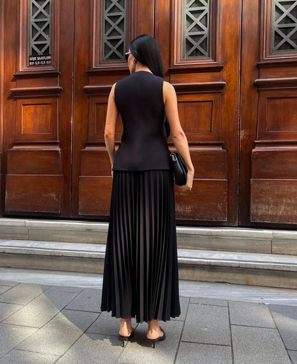 طقم تنورة مع ڤيست اسود - KP1233