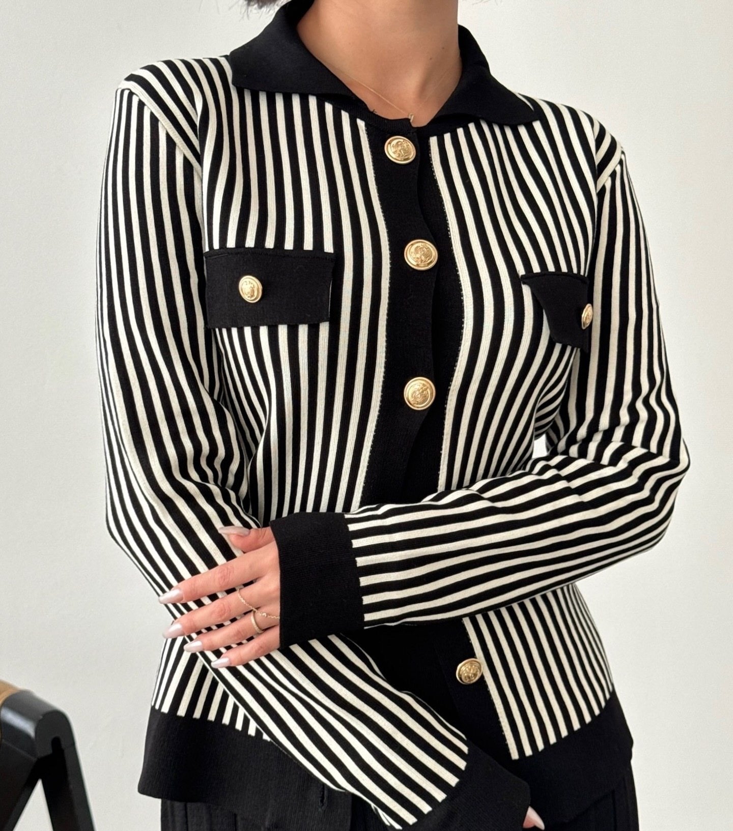 طقم اسود جرزة مخططة مع تنورة - KP1397