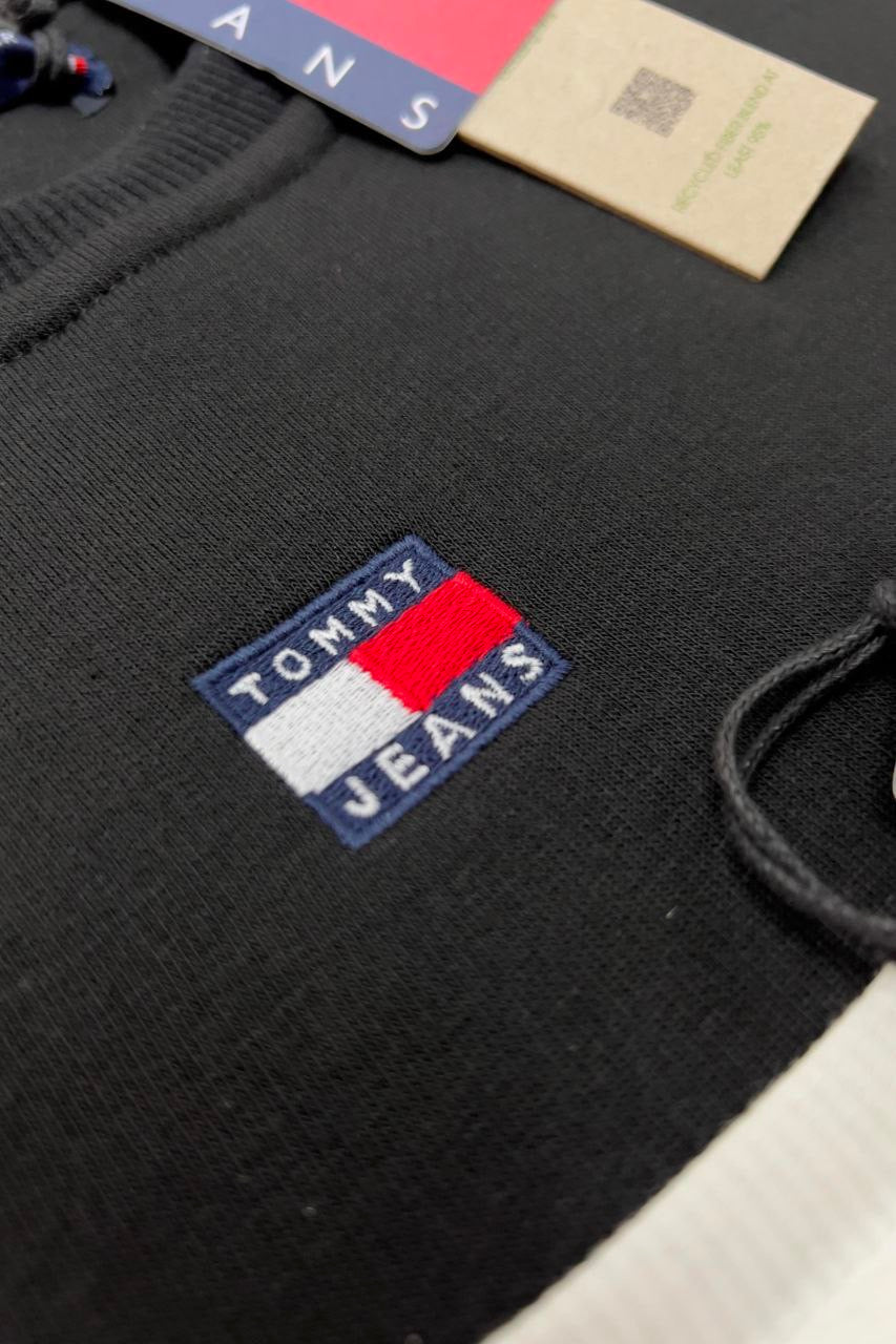 بلوزة اسود تومي Tommy  - KP4302