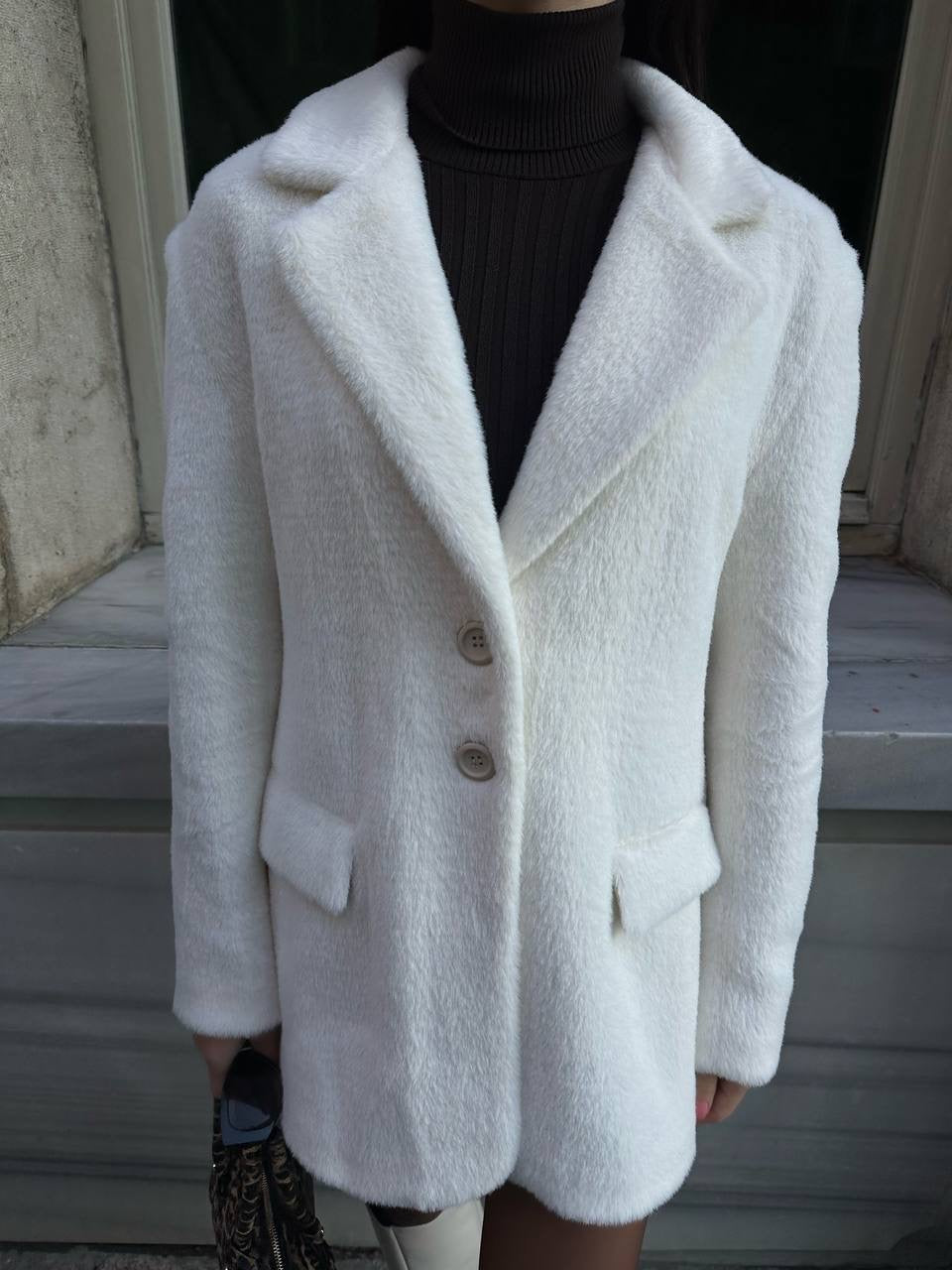 بليزر فرو ابيض - KP7213