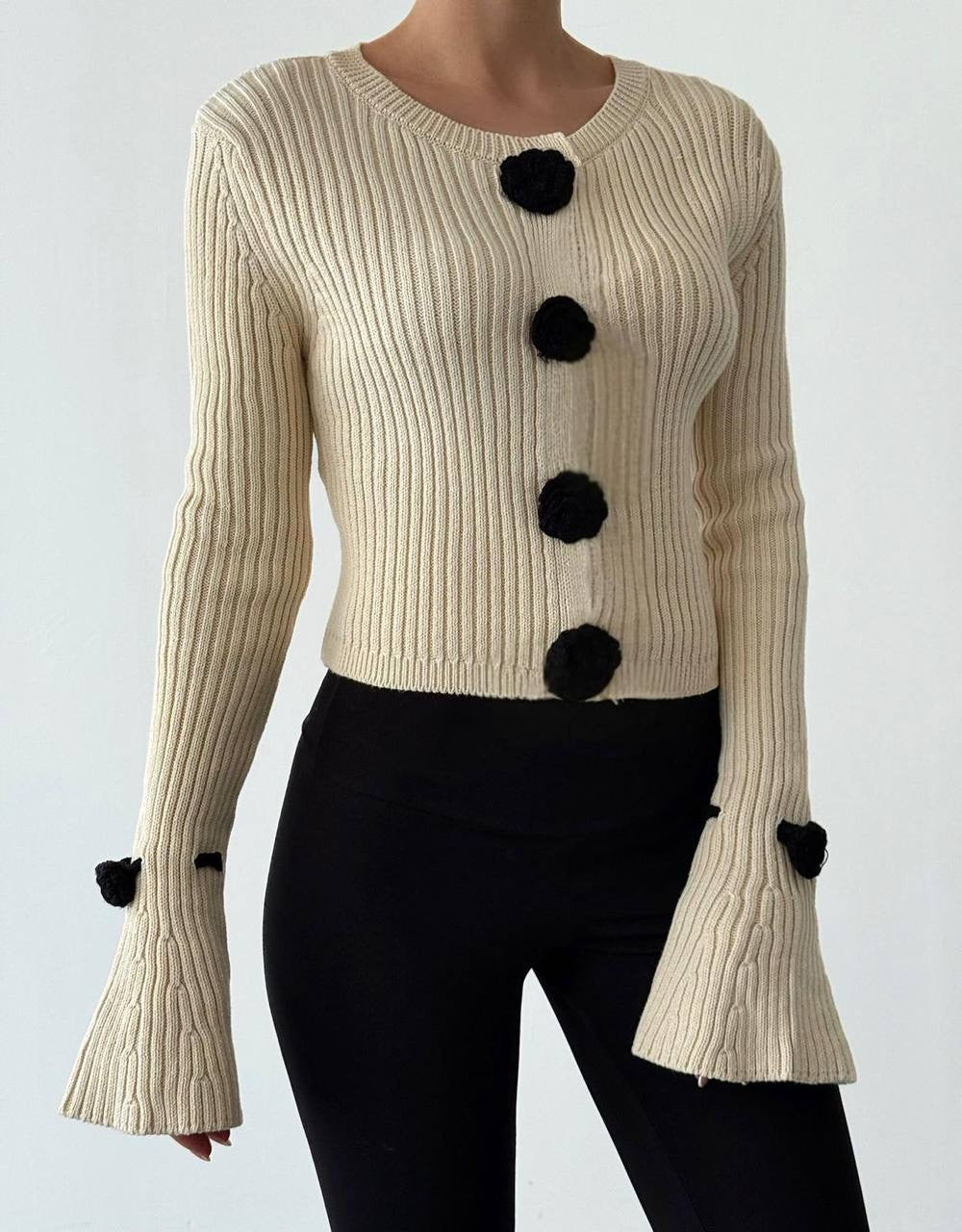 بلوزة بيج واسود - KP4305