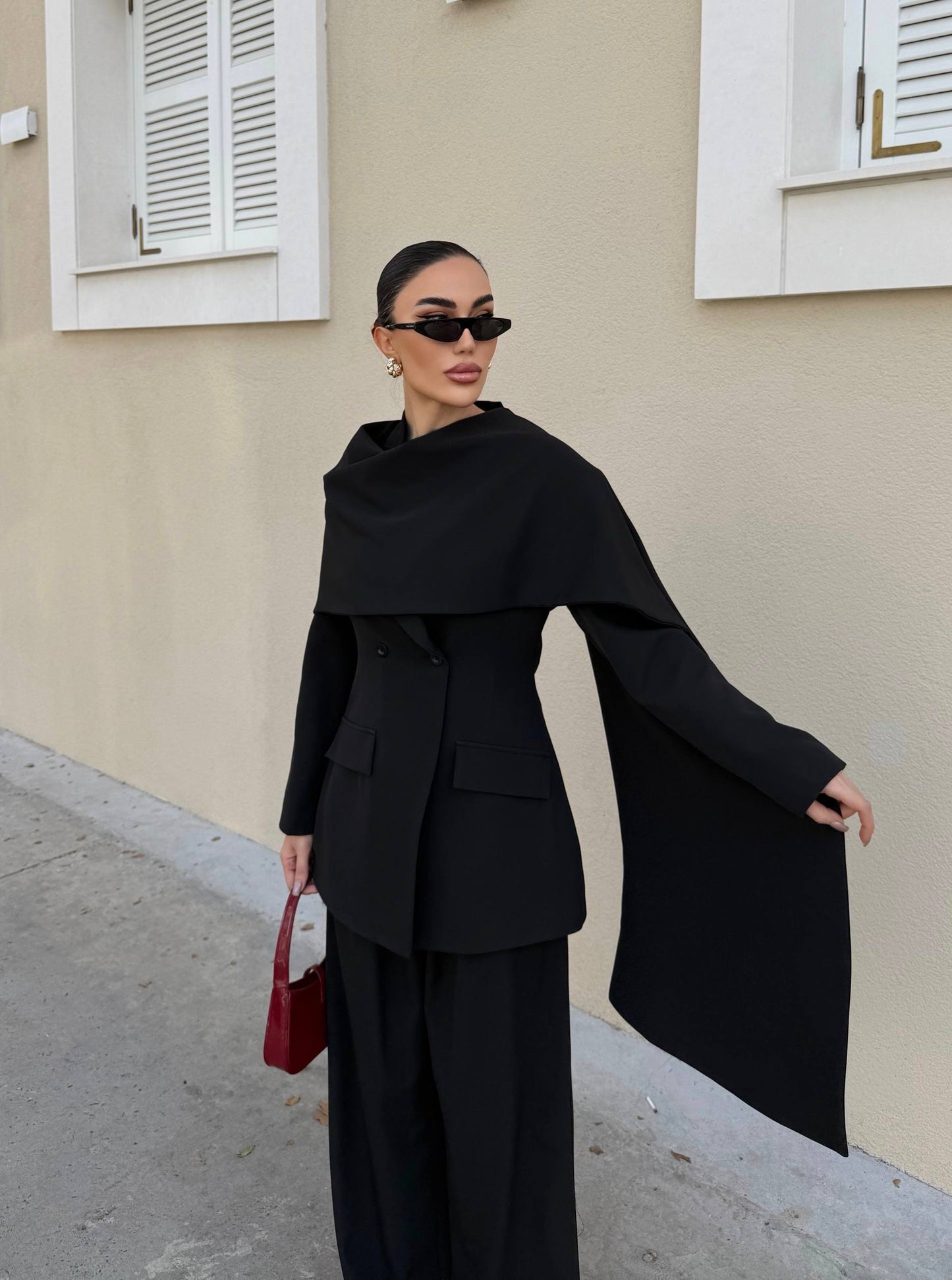 طقم بليزر مع لفحة وبنطلون اسود - KP1463