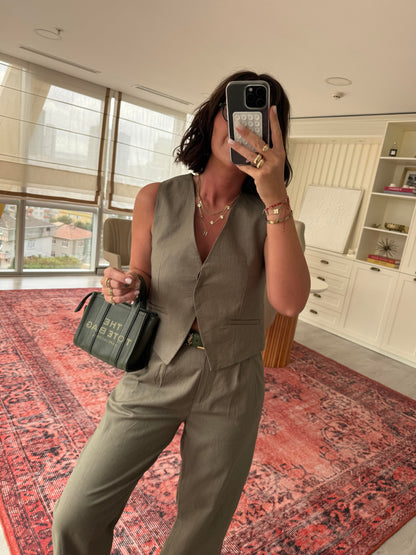 طقم ڤيست مع بنطلون زيتي - KP1336
