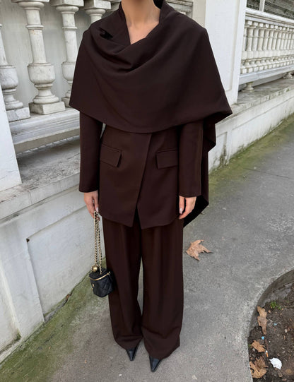 طقم بليزر مع لفحة وبنطلون بني - KP1463