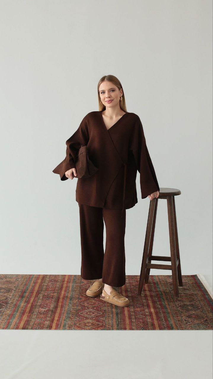 طقم بلوزة ربط مع بنطلون بني - KP1443
