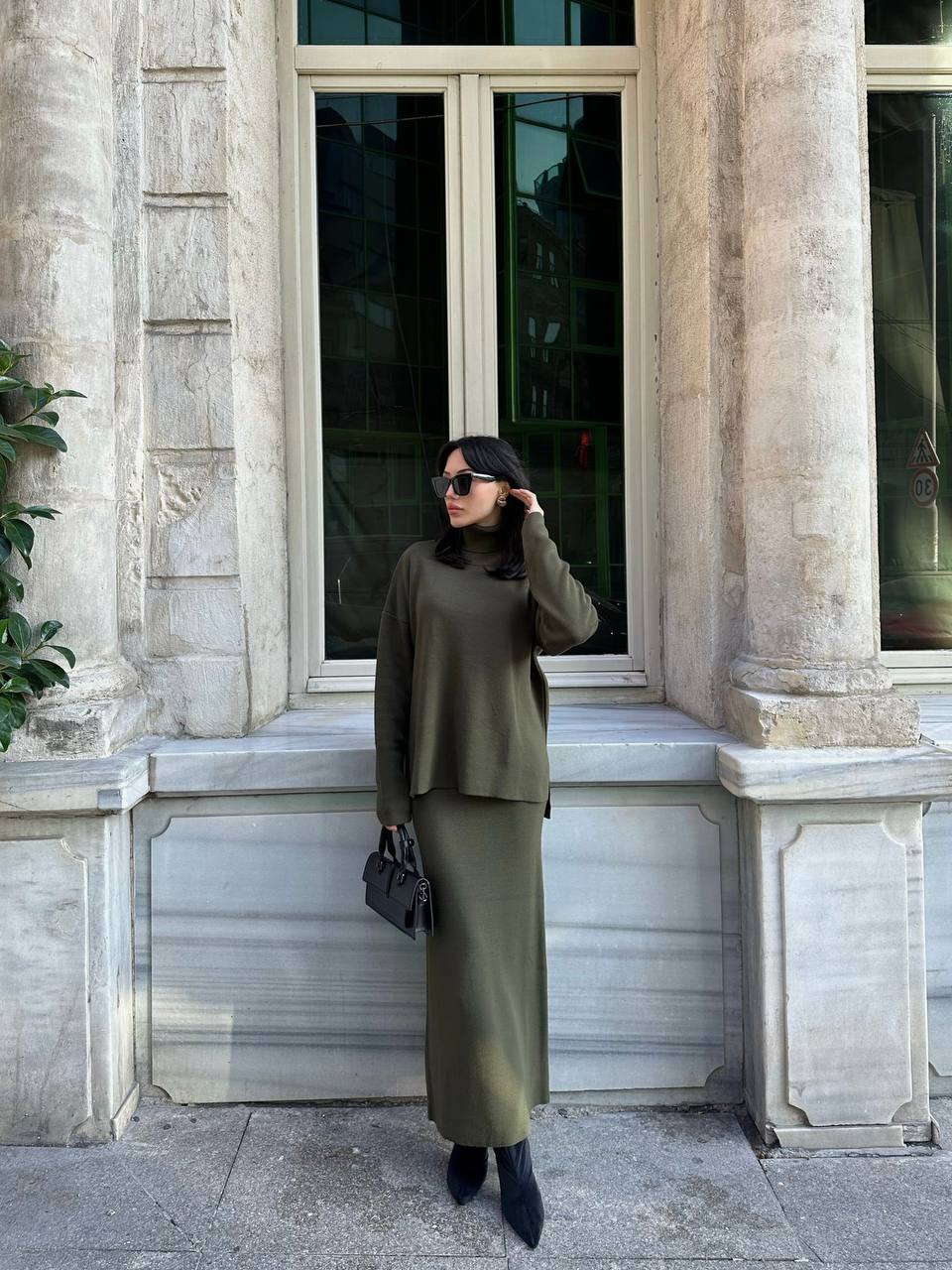 طقم بلوزة مع تنورة زيتي - KP1154