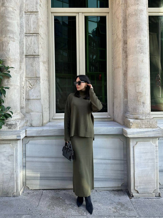 طقم بلوزة مع تنورة زيتي - KP1154