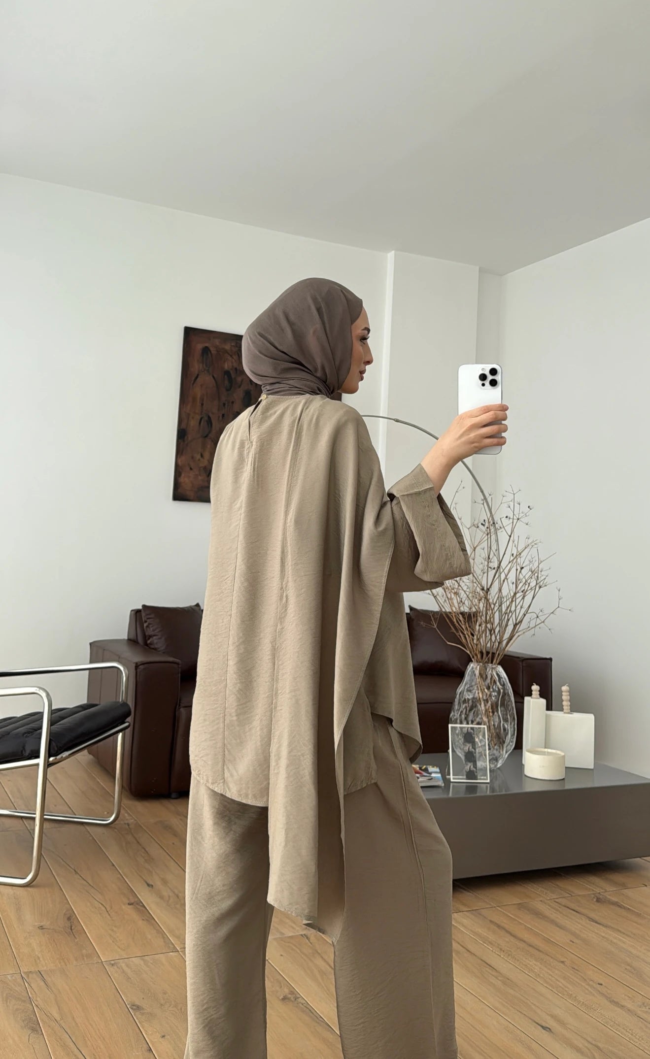 طقم بلوزة بشال مع بنطلون بيج غامق - KP1551