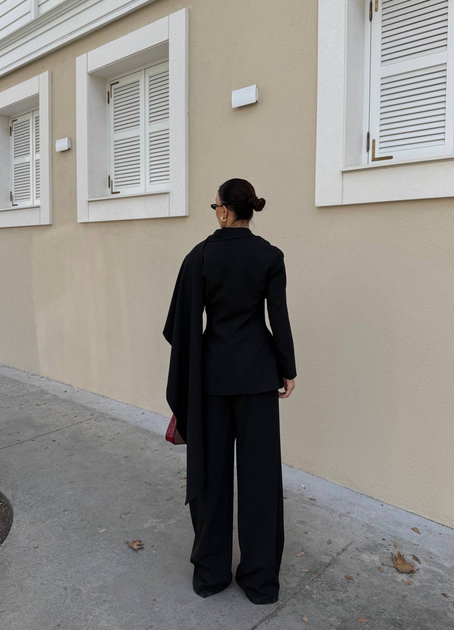 طقم بليزر مع لفحة وبنطلون اسود - KP1463