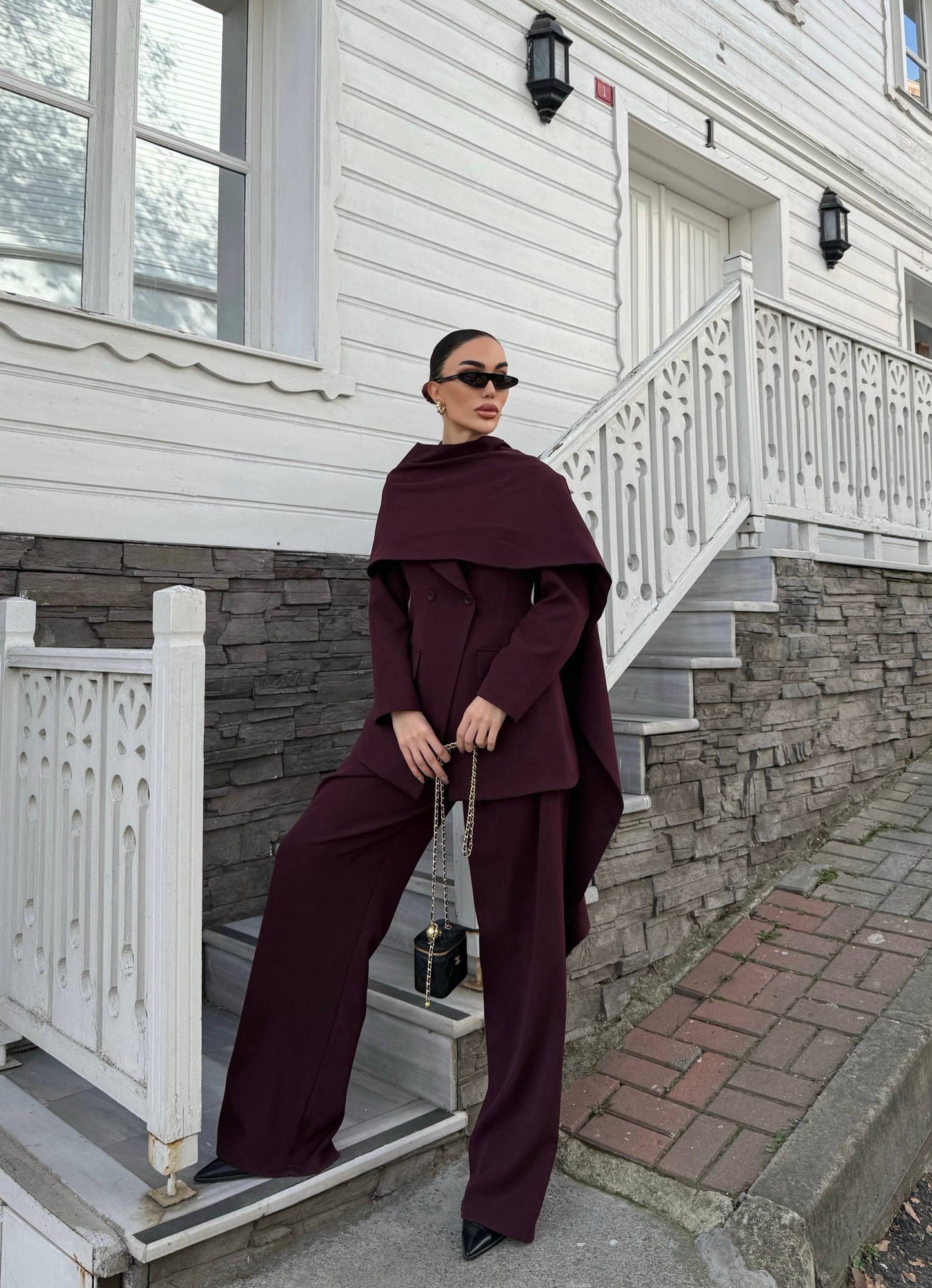 طقم بليزر مع لفحة وبنطلون عنابي - KP1463