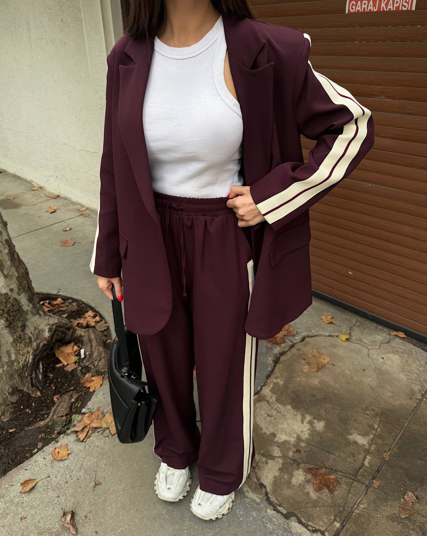 طقم عنابي بليزر مخطط مع بنطلون - KP1464