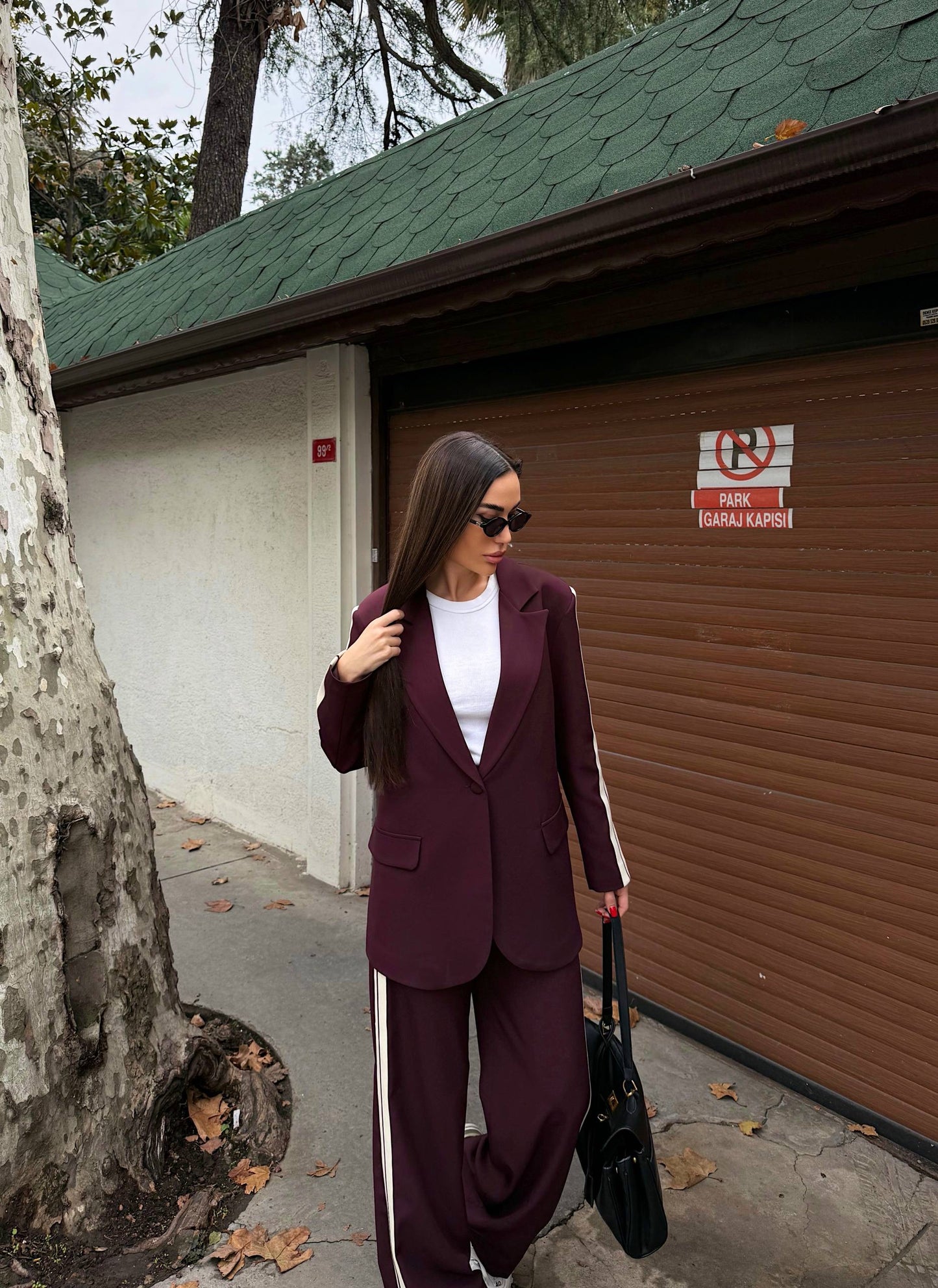 طقم عنابي بليزر مخطط مع بنطلون - KP1464