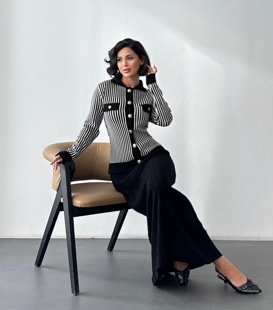 طقم اسود جرزة مخططة مع تنورة - KP1397