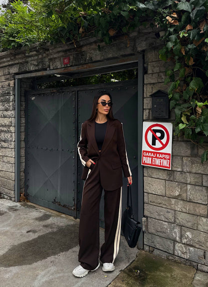 طقم بني بليزر مخطط مع بنطلون - KP1464