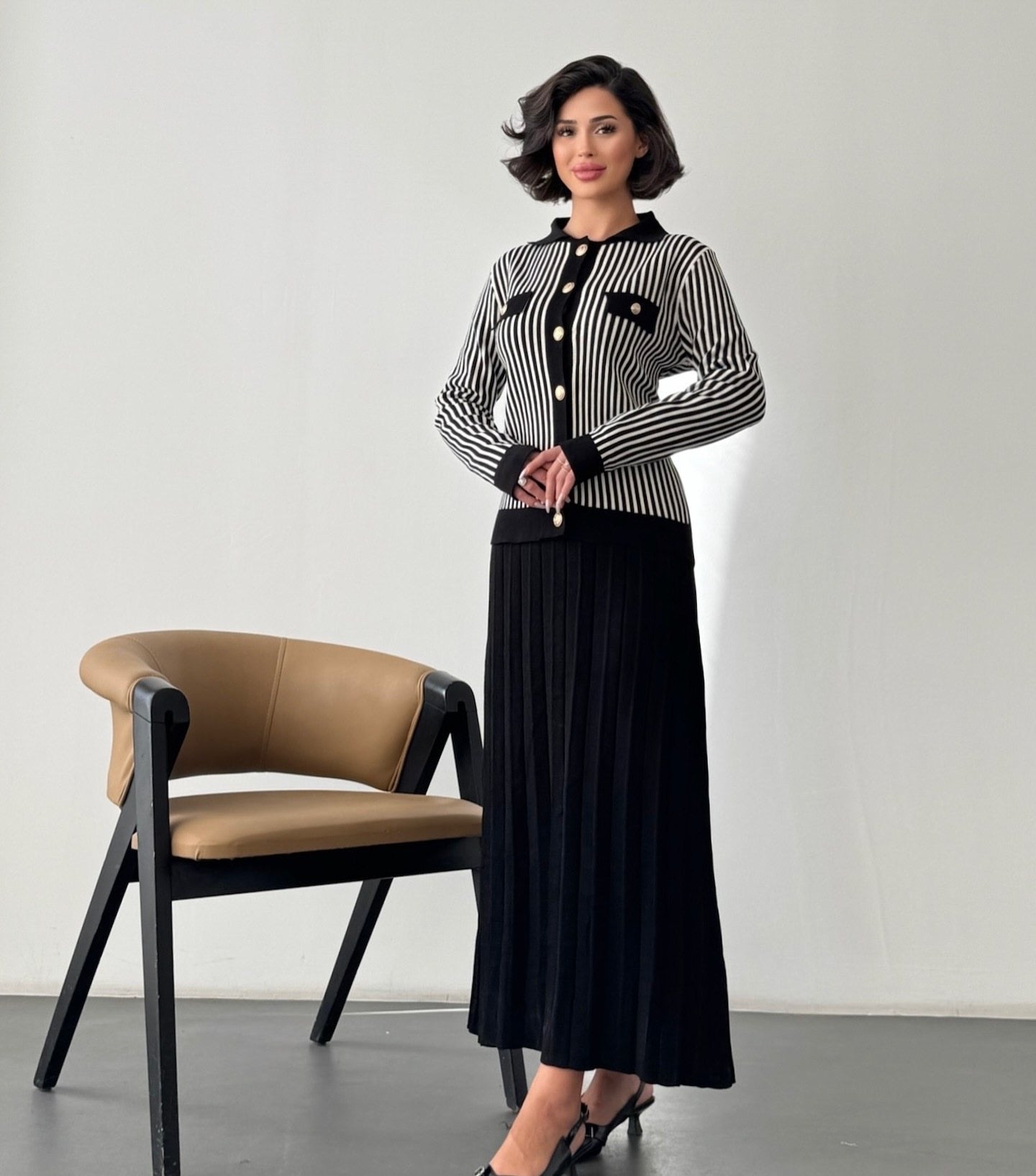 طقم اسود جرزة مخططة مع تنورة - KP1397