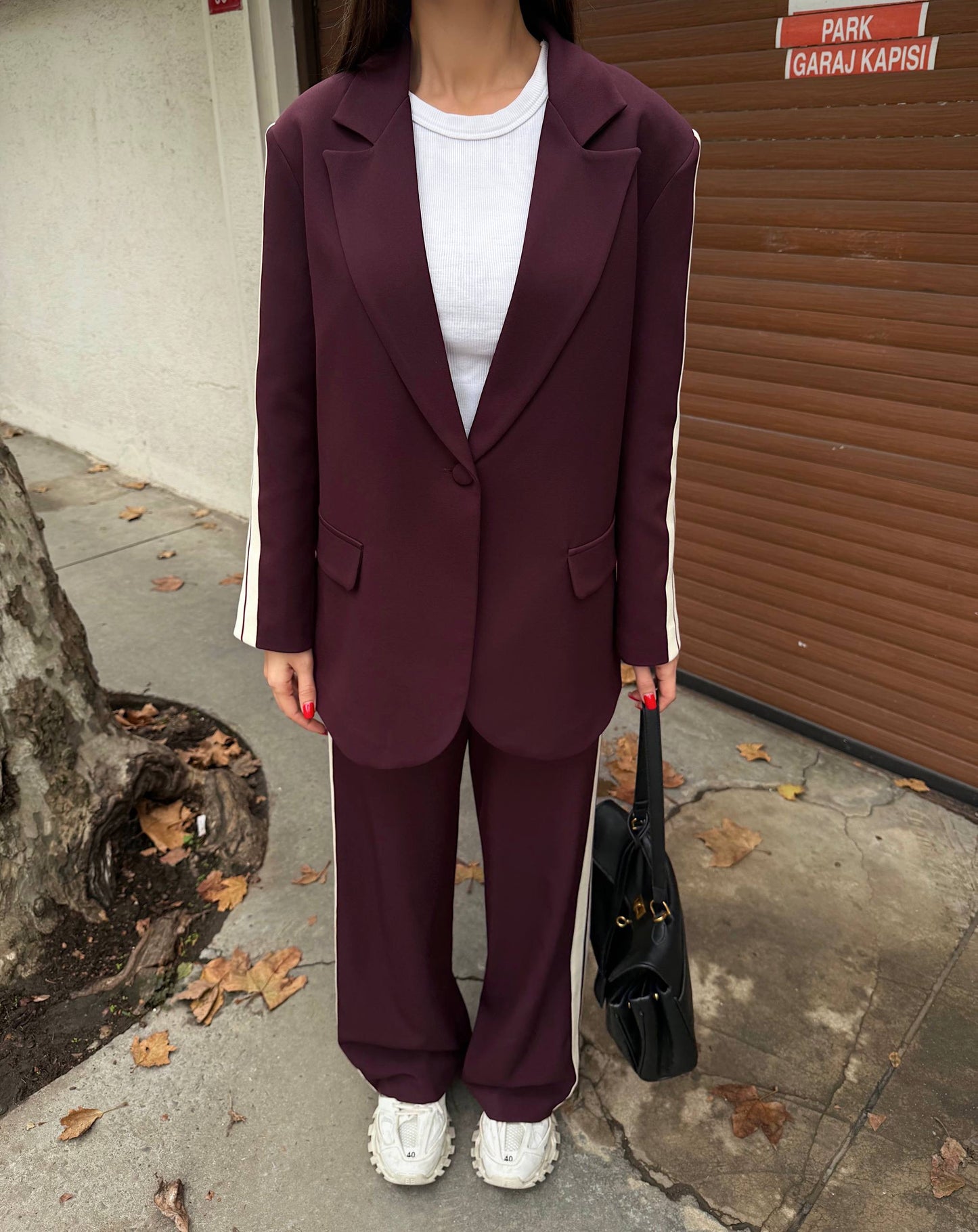 طقم عنابي بليزر مخطط مع بنطلون - KP1464