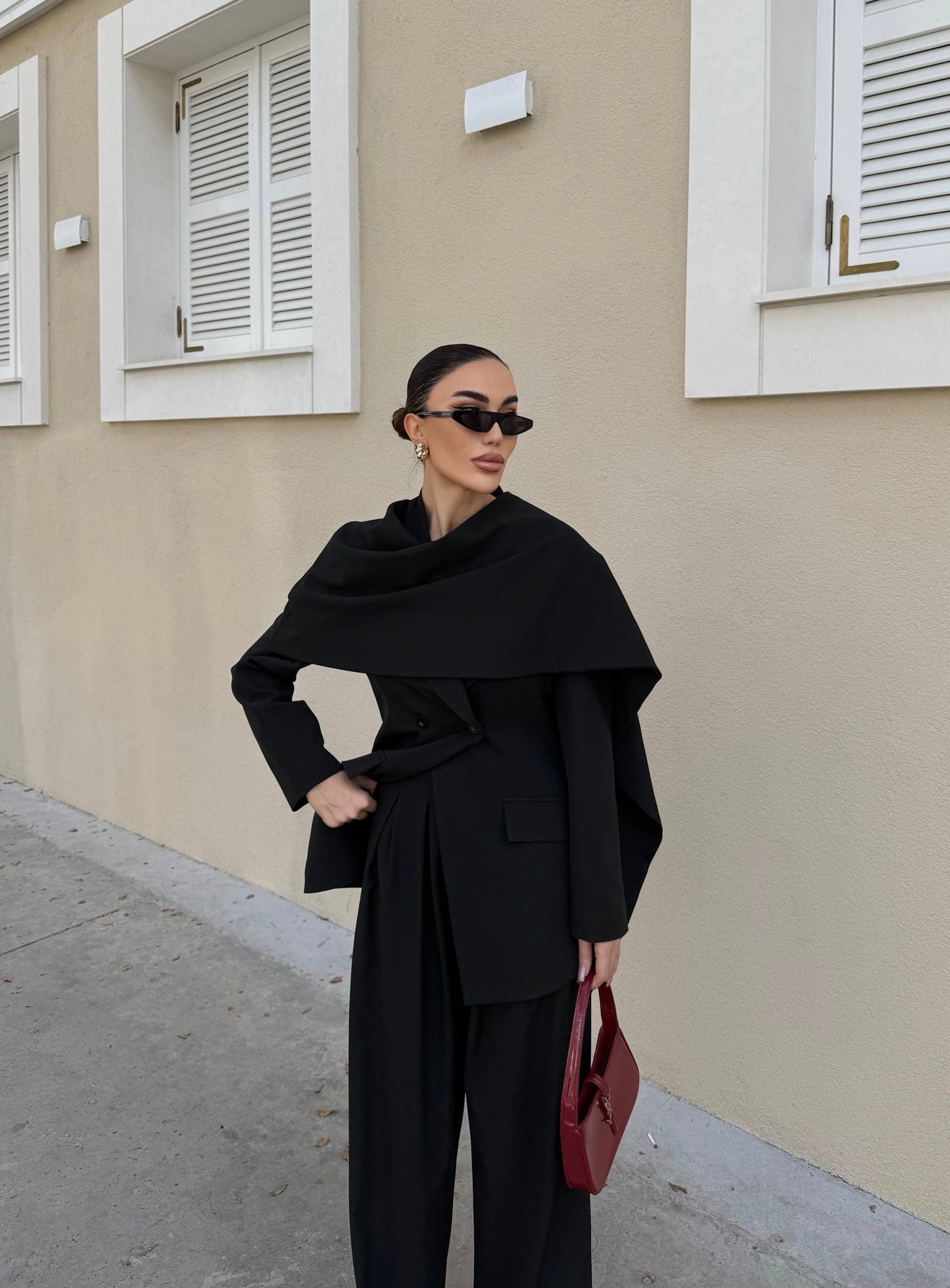 طقم بليزر مع لفحة وبنطلون اسود - KP1463