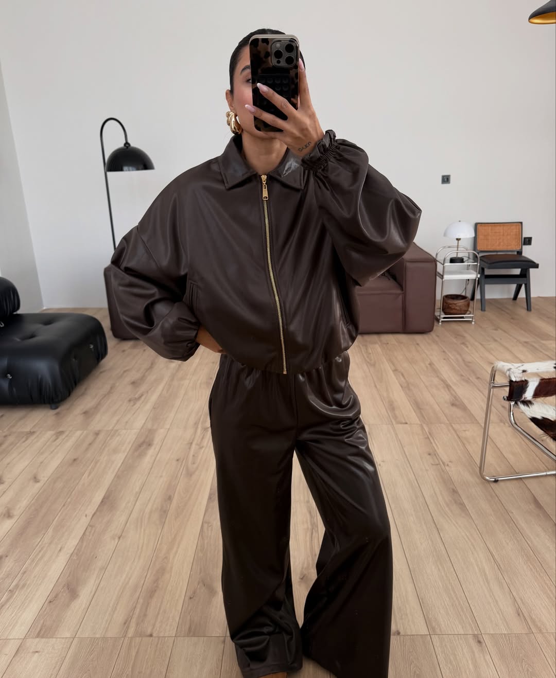 طقم بني جلد جكيت مع بنطلون - KP1449