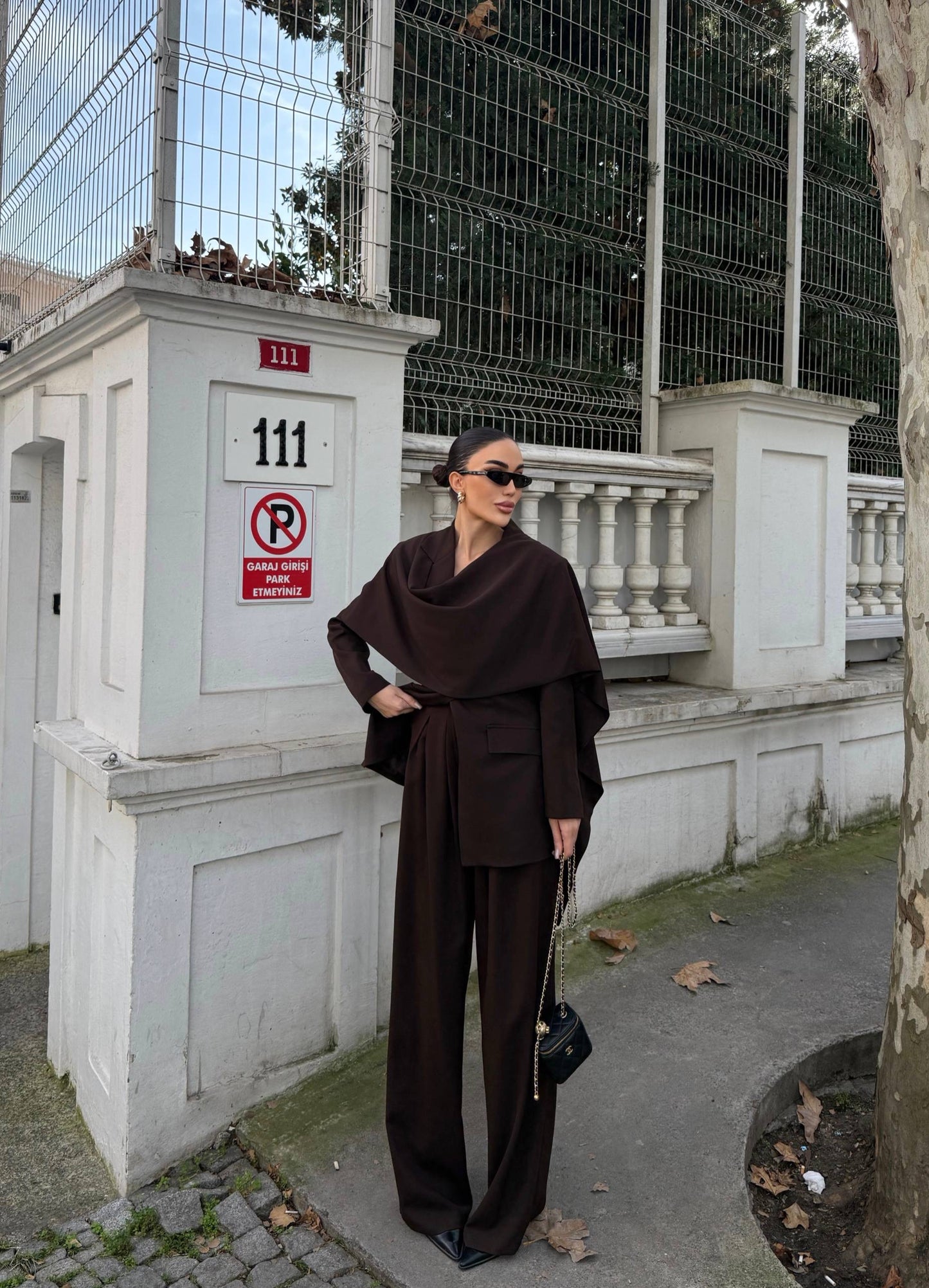 طقم بليزر مع لفحة وبنطلون بني - KP1463