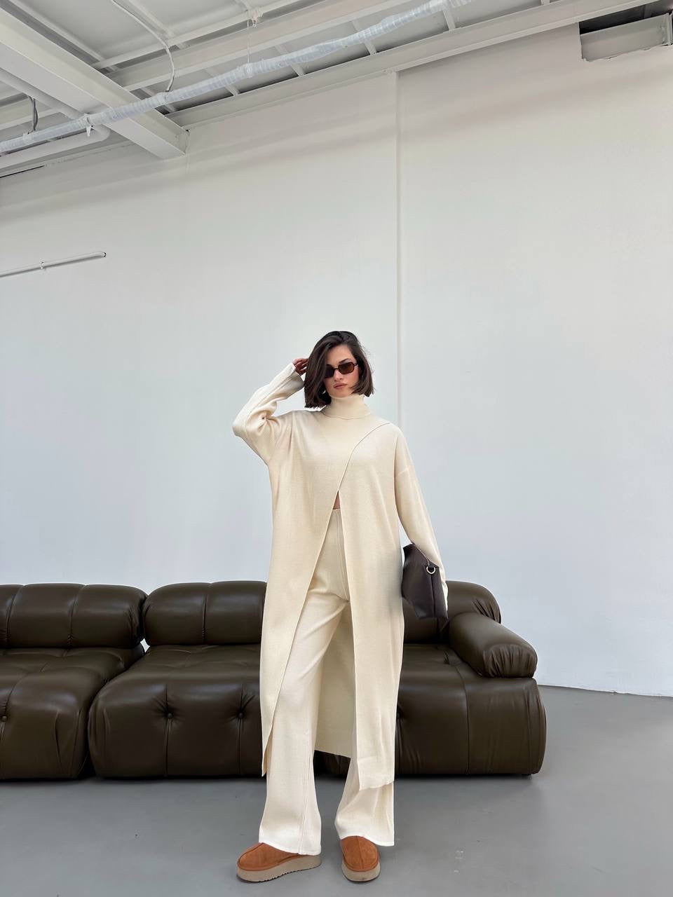 طقم بلوزة قبة عالية مع بنطلون بيج - KP1364