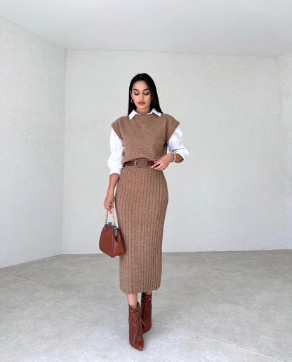 طقم تنورة مع فيست بني - KP1100