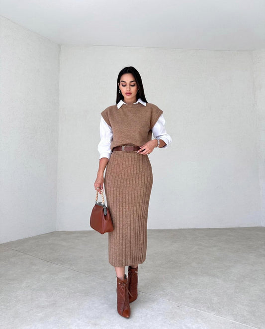 طقم تنورة مع فيست بني - KP1100