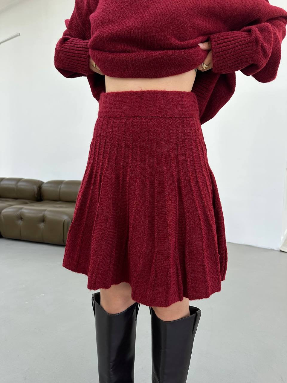 طقم تنورة مع بلوزة خمري - KP1091