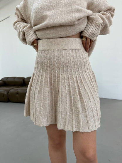 طقم تنورة مع بلوزة بيج - KP1091