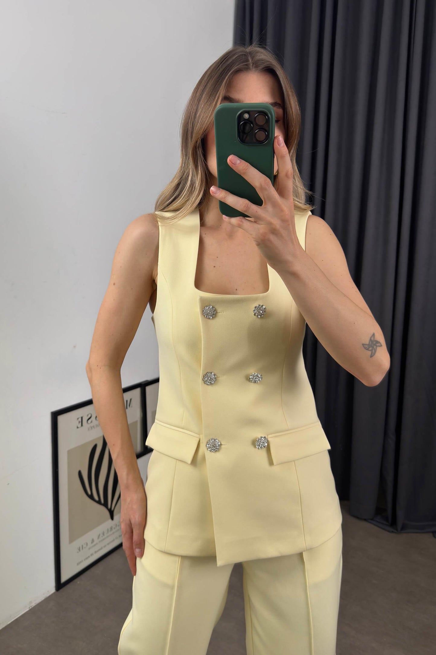 طقم اصفر بأزرار - KP1001