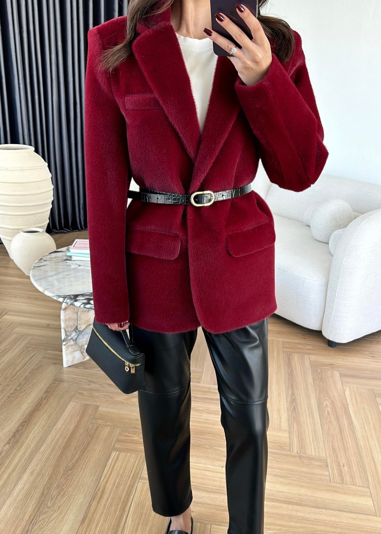 جكيت فرو احمر بحزام - KP7081