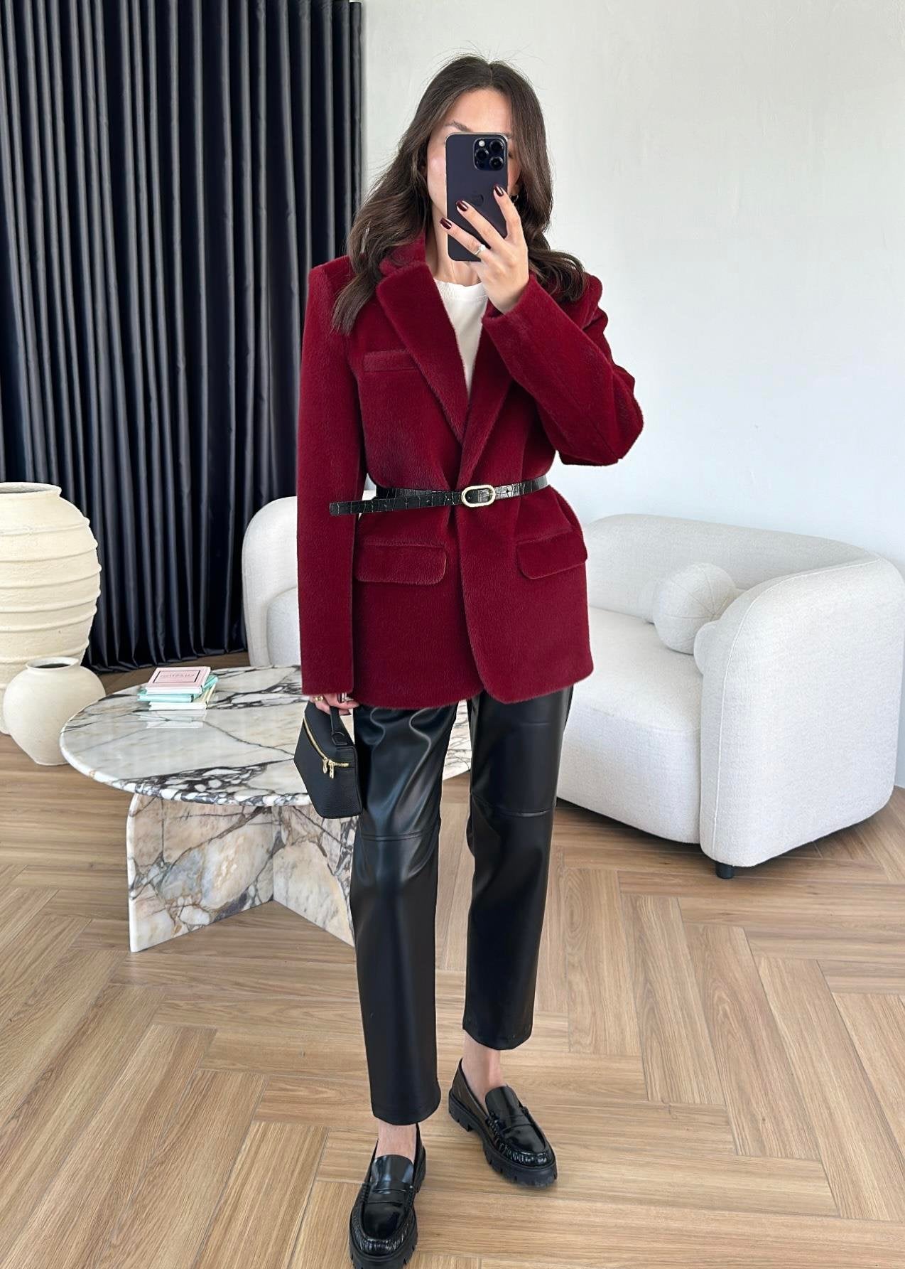 جكيت فرو احمر بحزام - KP7081