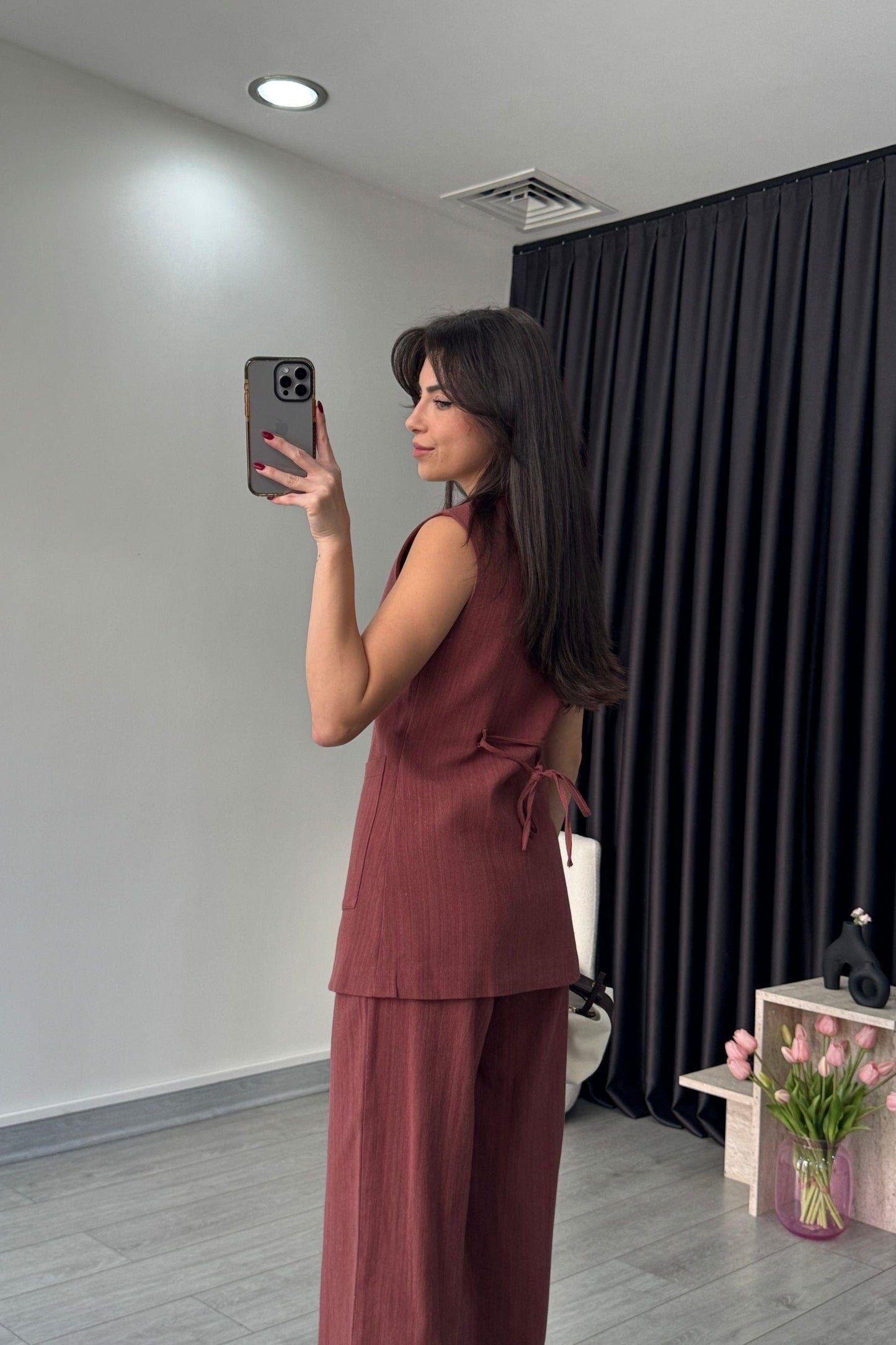 طقم ڤيست مع بنطلون كرميدي - KP1249