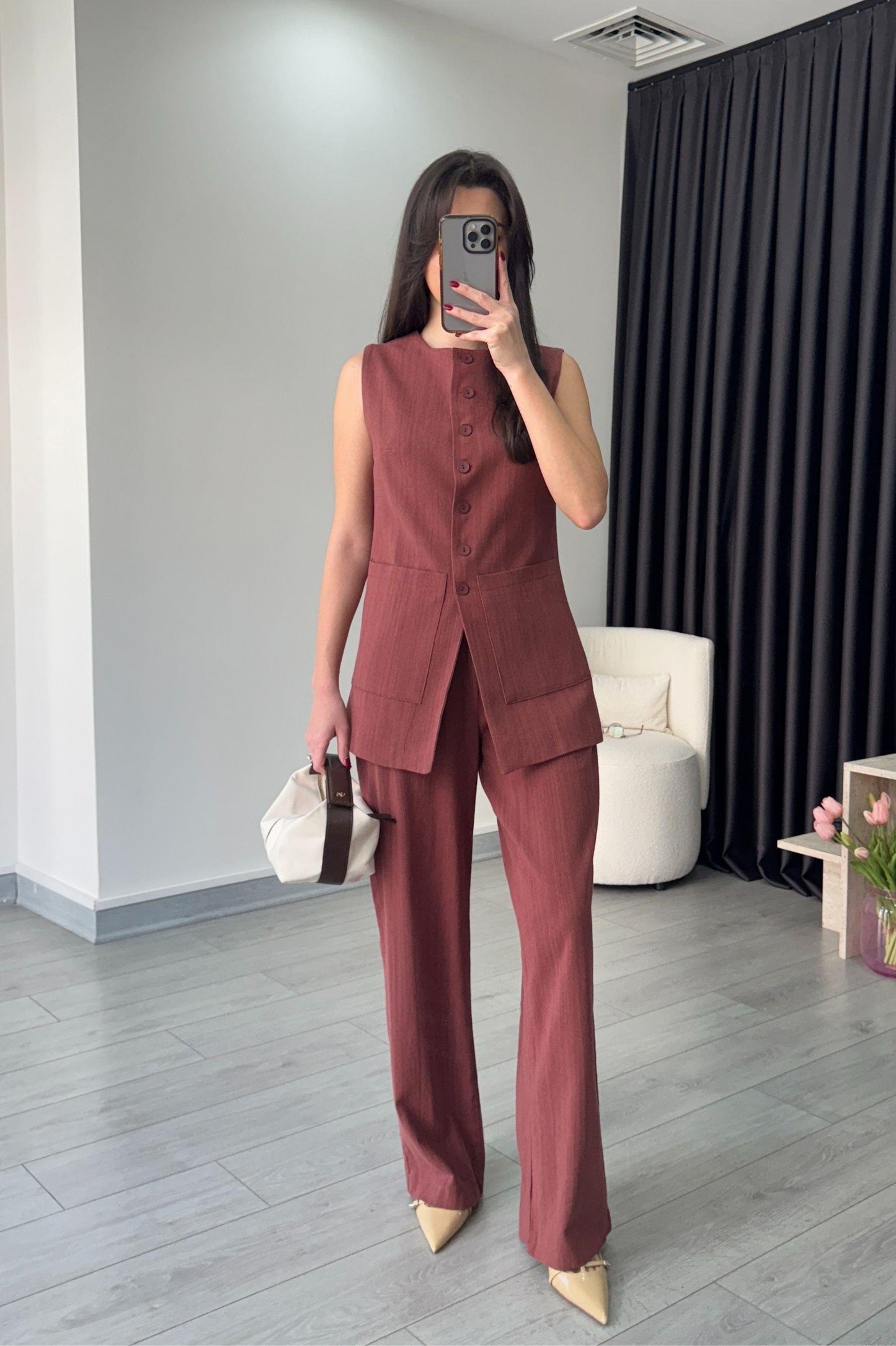 طقم ڤيست مع بنطلون كرميدي - KP1249