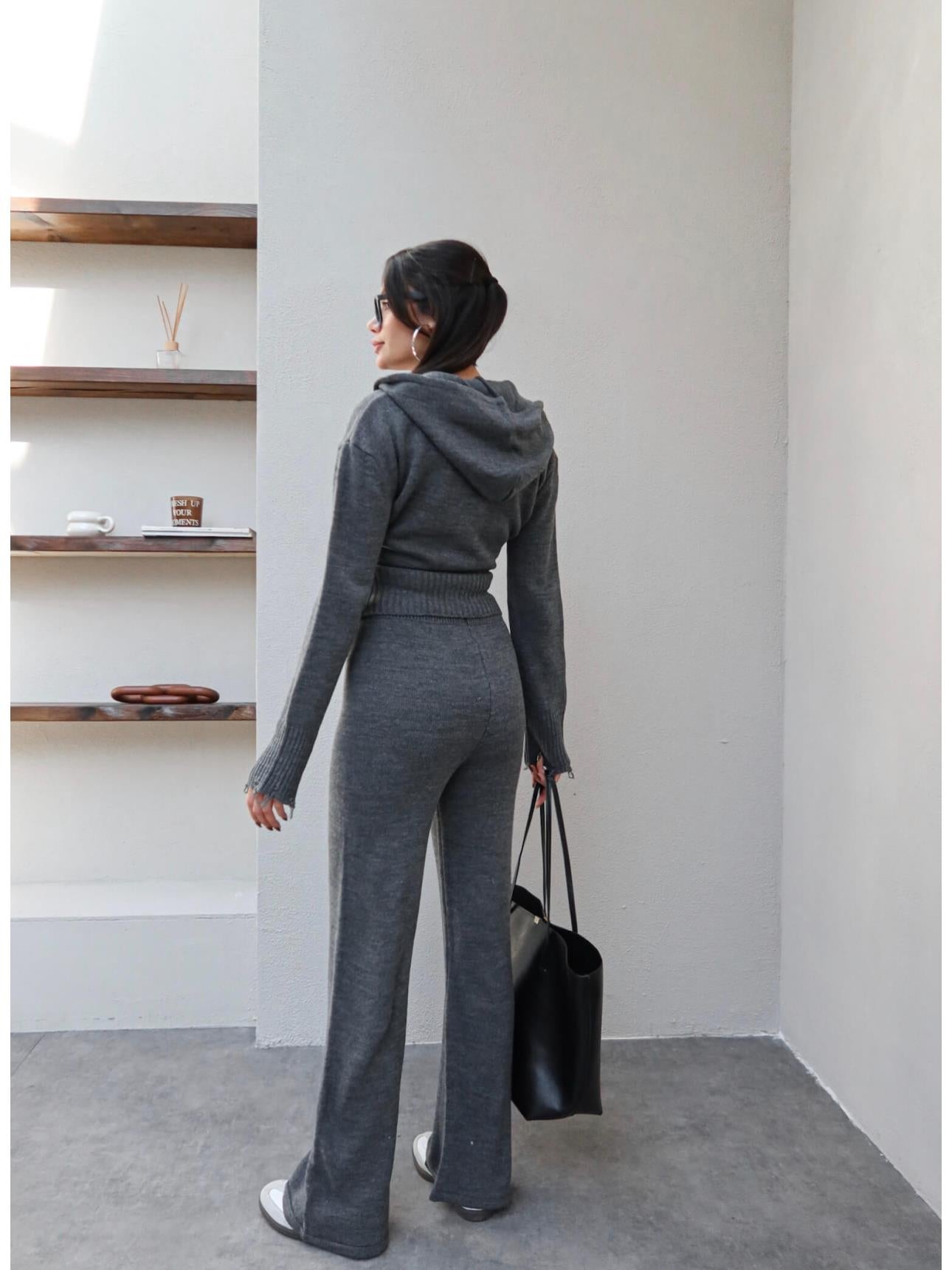 طقم جرزة مع بنطلون رمادي - KP1477